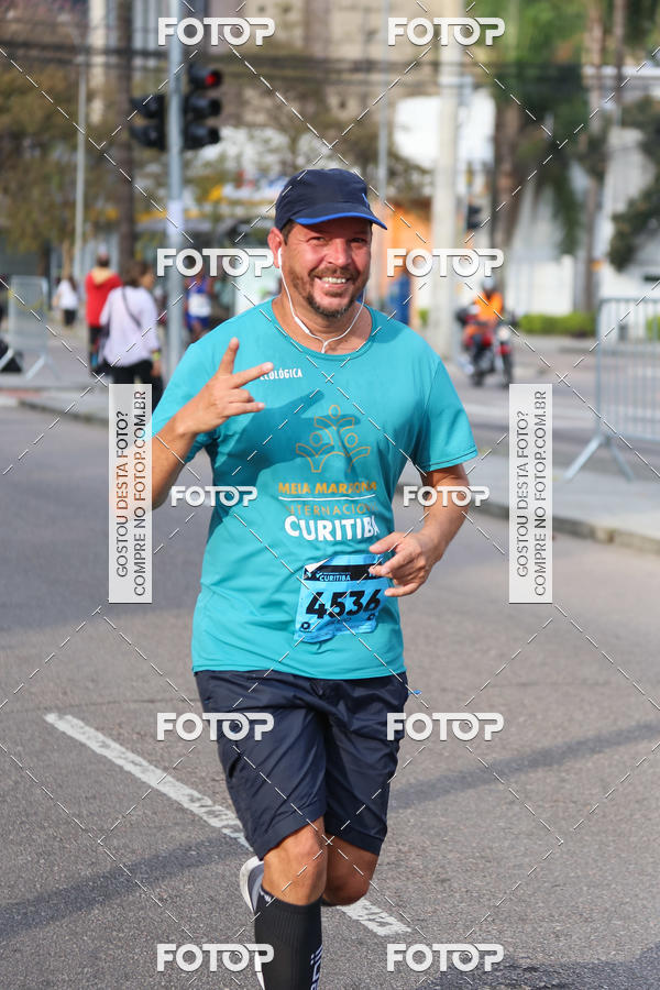 Buy your photos of the eventMeia Maratona Internacional de Curitiba 2018 on Fotop