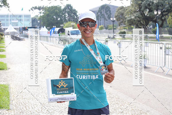 Buy your photos of the eventMeia Maratona Internacional de Curitiba 2018 on Fotop