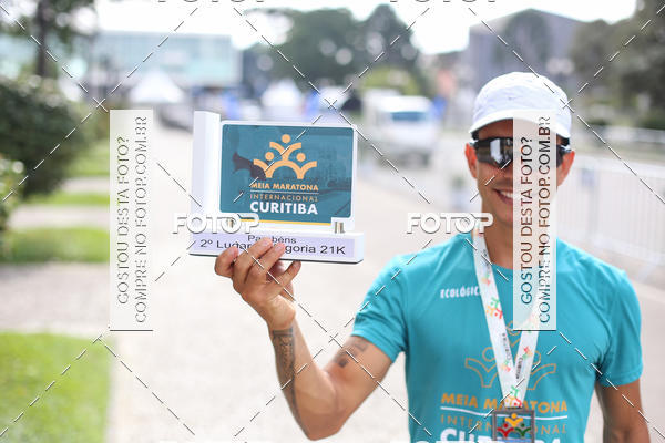 Buy your photos of the eventMeia Maratona Internacional de Curitiba 2018 on Fotop