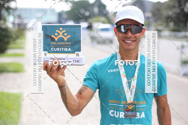Buy your photos of the eventMeia Maratona Internacional de Curitiba 2018 on Fotop