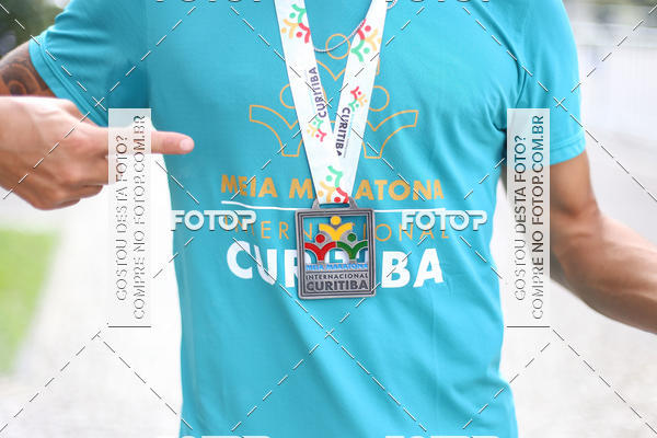 Buy your photos of the eventMeia Maratona Internacional de Curitiba 2018 on Fotop