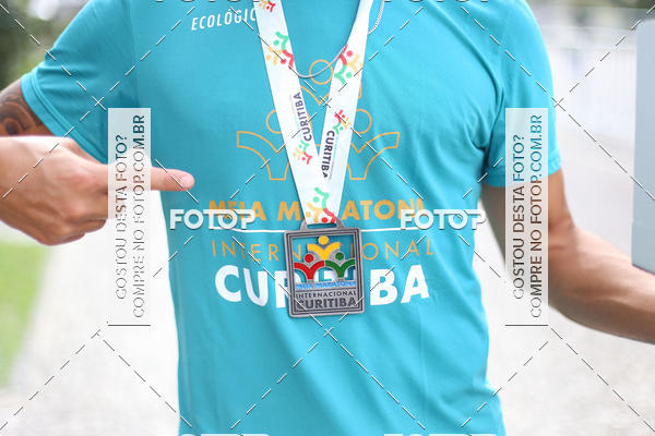 Buy your photos of the eventMeia Maratona Internacional de Curitiba 2018 on Fotop