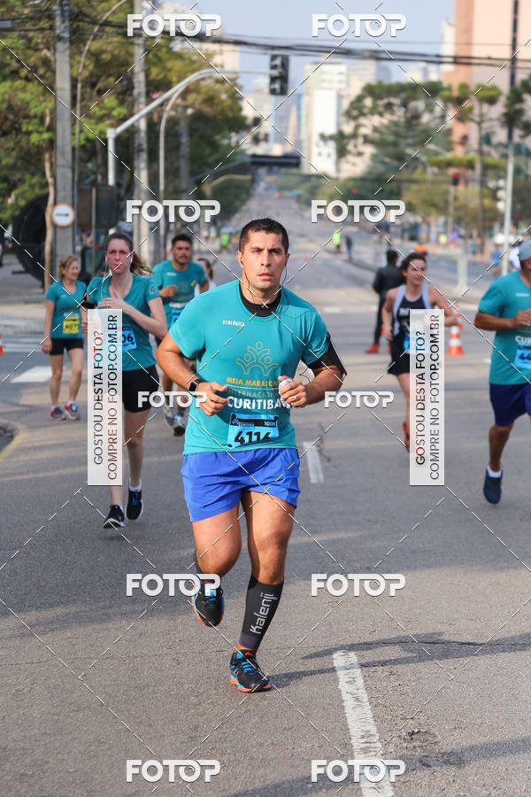 Buy your photos of the eventMeia Maratona Internacional de Curitiba 2018 on Fotop