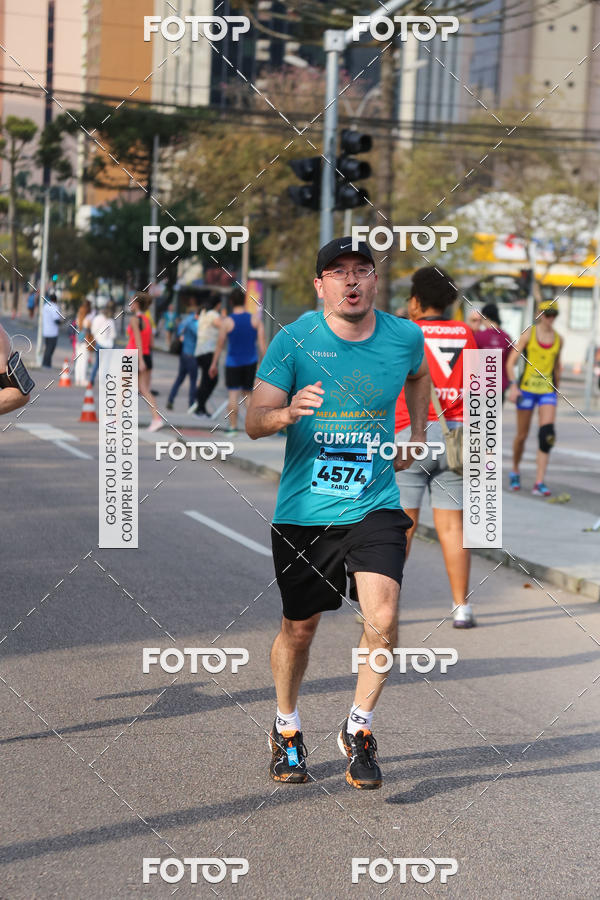 Buy your photos of the eventMeia Maratona Internacional de Curitiba 2018 on Fotop