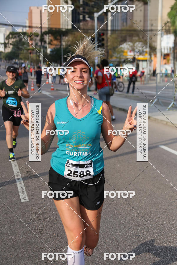 Buy your photos of the eventMeia Maratona Internacional de Curitiba 2018 on Fotop