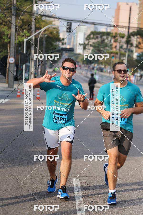 Buy your photos of the eventMeia Maratona Internacional de Curitiba 2018 on Fotop