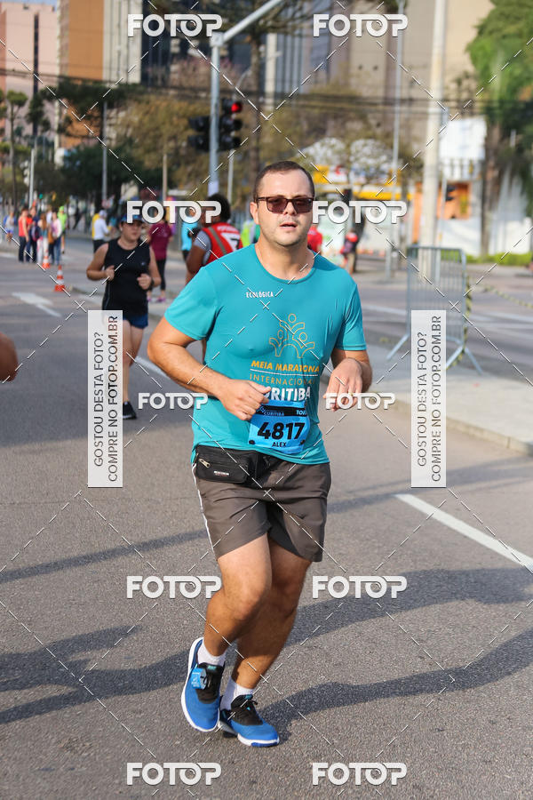 Buy your photos of the eventMeia Maratona Internacional de Curitiba 2018 on Fotop