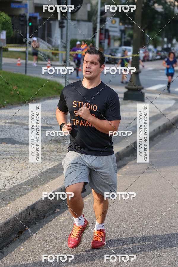 Buy your photos of the eventMeia Maratona Internacional de Curitiba 2018 on Fotop