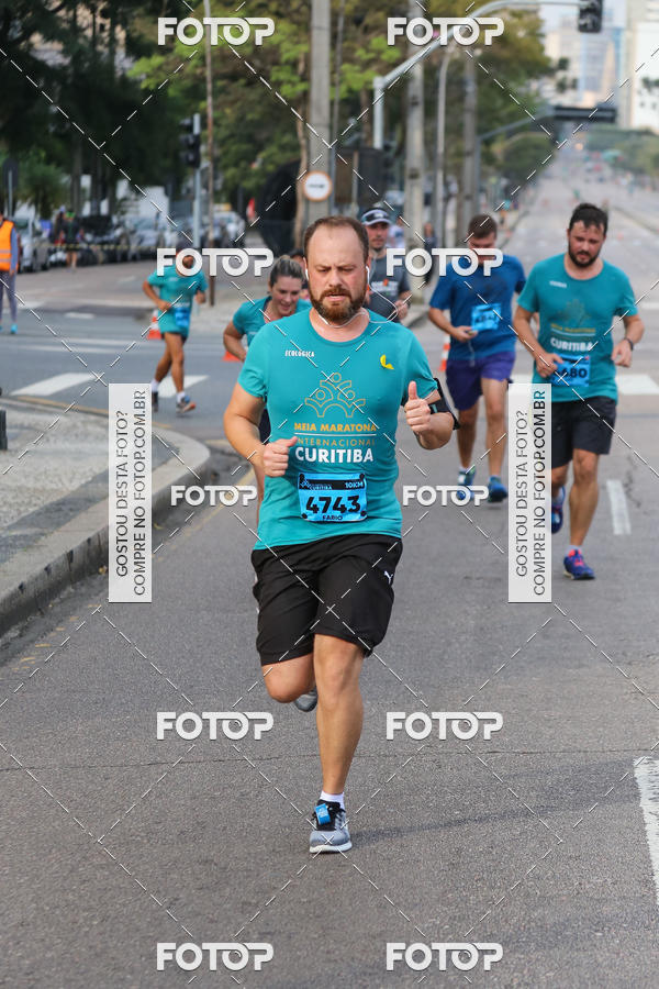 Buy your photos of the eventMeia Maratona Internacional de Curitiba 2018 on Fotop