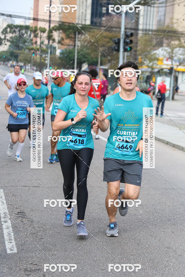 Buy your photos of the eventMeia Maratona Internacional de Curitiba 2018 on Fotop