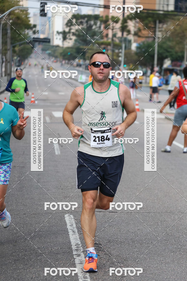 Buy your photos of the eventMeia Maratona Internacional de Curitiba 2018 on Fotop