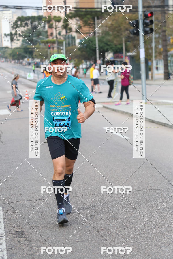 Buy your photos of the eventMeia Maratona Internacional de Curitiba 2018 on Fotop