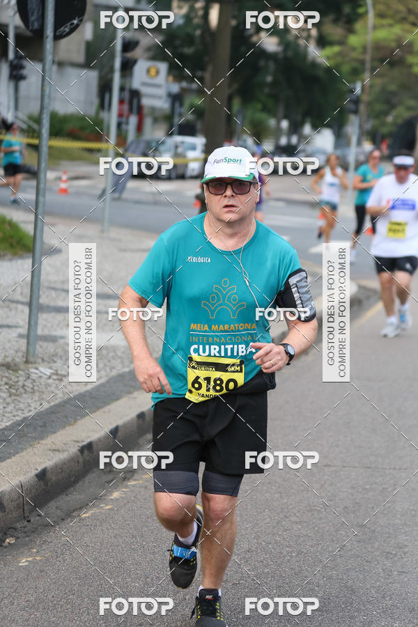 Buy your photos of the eventMeia Maratona Internacional de Curitiba 2018 on Fotop