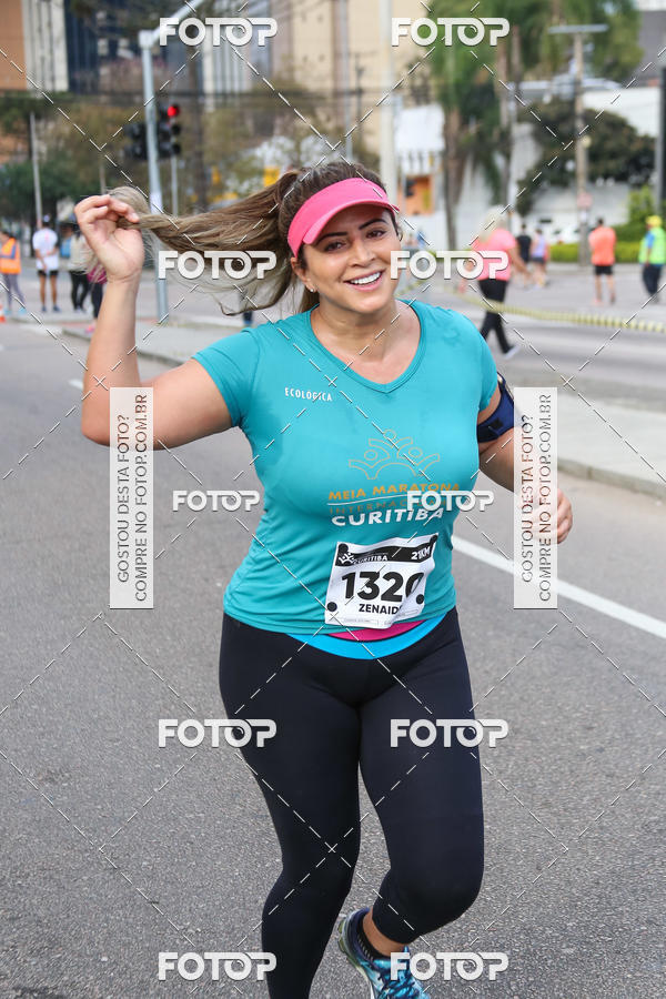 Buy your photos of the eventMeia Maratona Internacional de Curitiba 2018 on Fotop