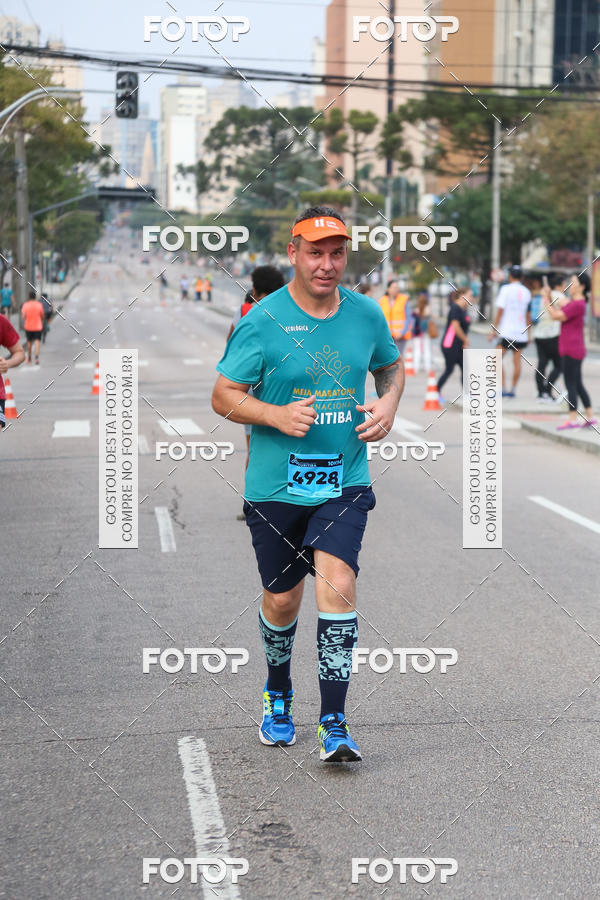 Buy your photos of the eventMeia Maratona Internacional de Curitiba 2018 on Fotop