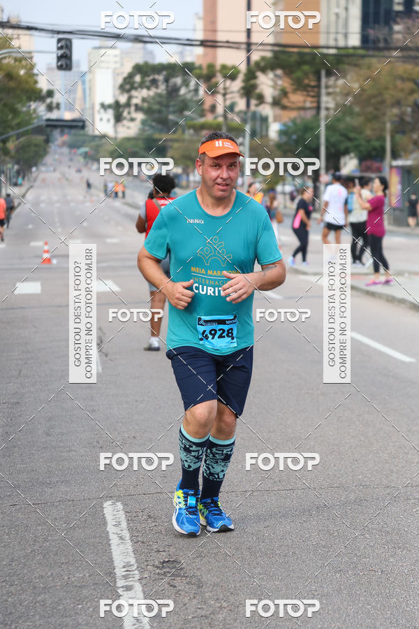 Buy your photos of the eventMeia Maratona Internacional de Curitiba 2018 on Fotop