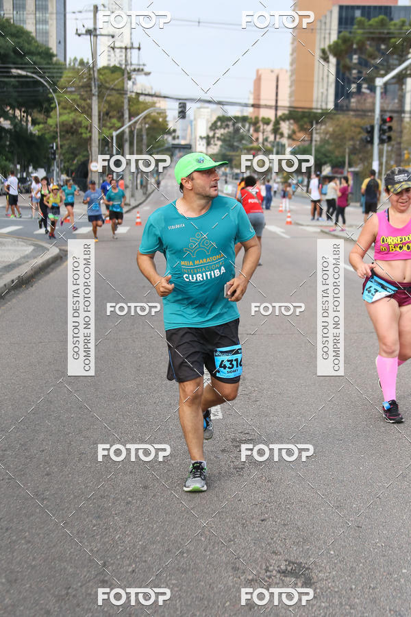 Buy your photos of the eventMeia Maratona Internacional de Curitiba 2018 on Fotop