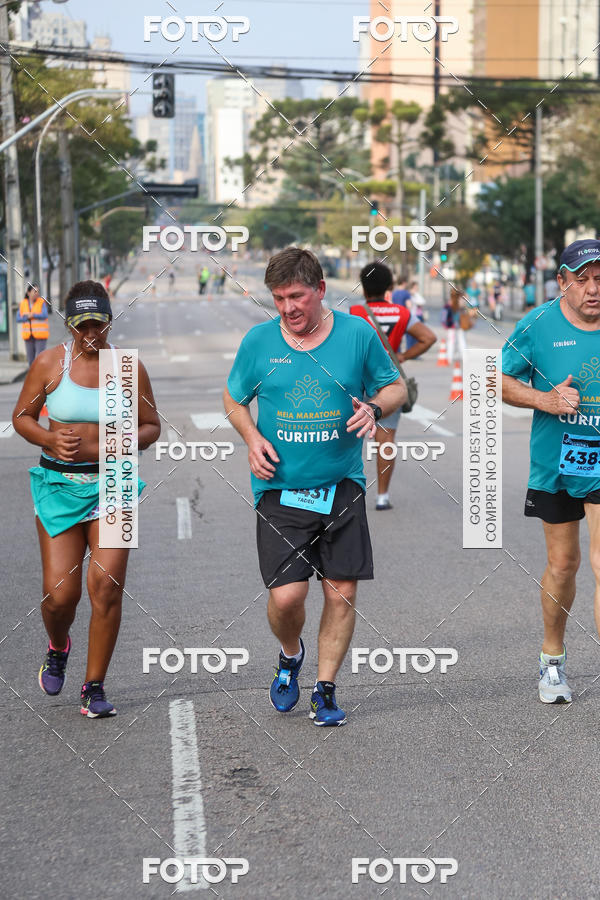 Buy your photos of the eventMeia Maratona Internacional de Curitiba 2018 on Fotop
