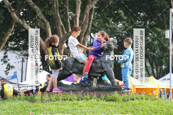 Buy your photos of the eventMeia Maratona Internacional de Curitiba 2018 on Fotop