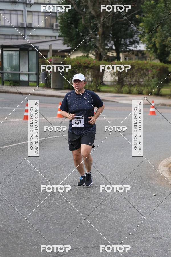Buy your photos of the eventMeia Maratona Internacional de Curitiba 2018 on Fotop