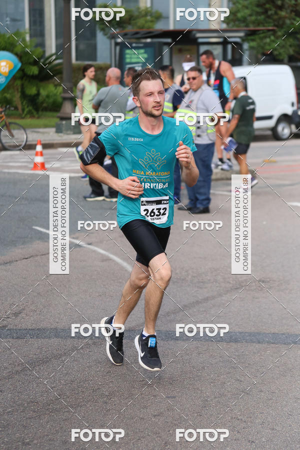 Buy your photos of the eventMeia Maratona Internacional de Curitiba 2018 on Fotop