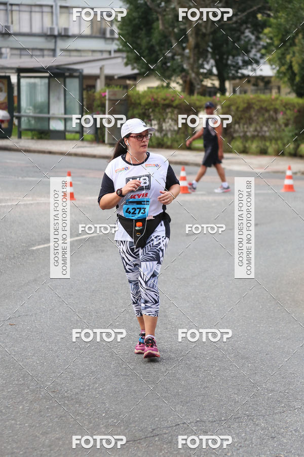 Buy your photos of the eventMeia Maratona Internacional de Curitiba 2018 on Fotop