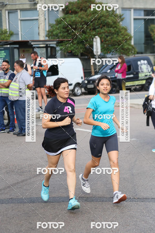 Buy your photos of the eventMeia Maratona Internacional de Curitiba 2018 on Fotop