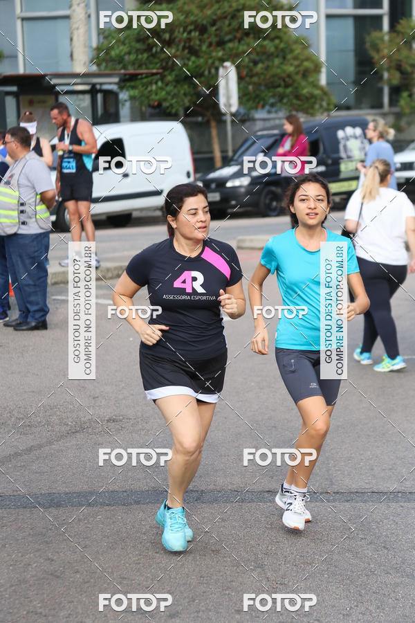 Buy your photos of the eventMeia Maratona Internacional de Curitiba 2018 on Fotop