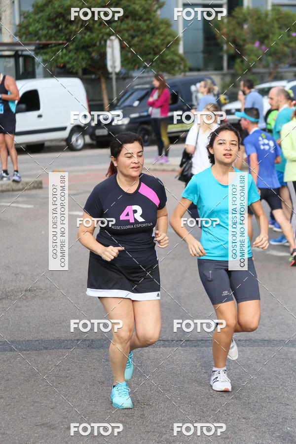 Buy your photos of the eventMeia Maratona Internacional de Curitiba 2018 on Fotop
