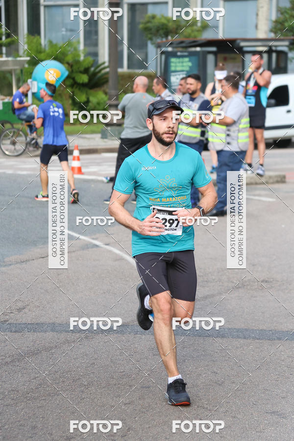 Buy your photos of the eventMeia Maratona Internacional de Curitiba 2018 on Fotop