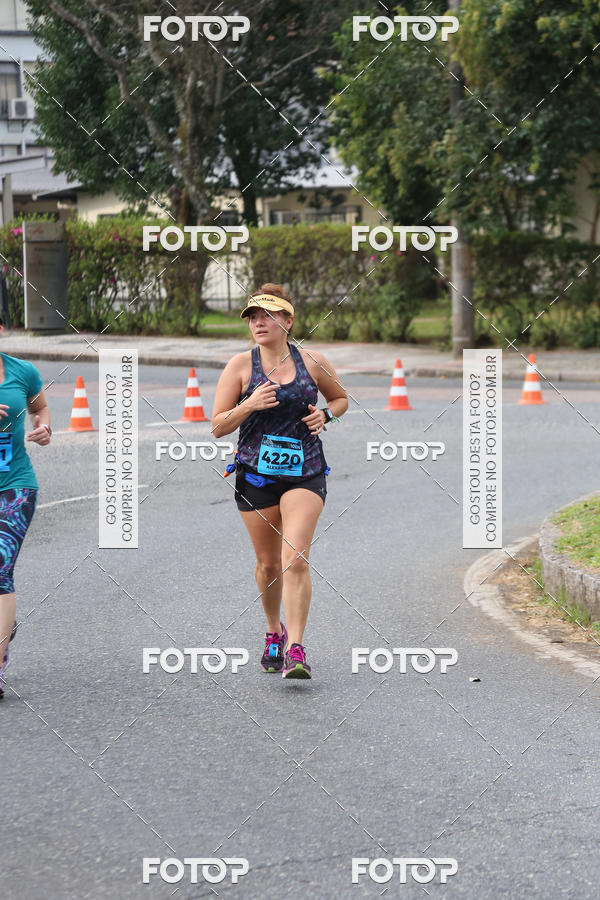Buy your photos of the eventMeia Maratona Internacional de Curitiba 2018 on Fotop