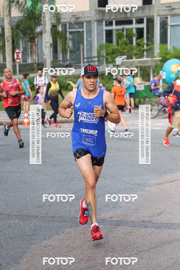Buy your photos of the eventMeia Maratona Internacional de Curitiba 2018 on Fotop