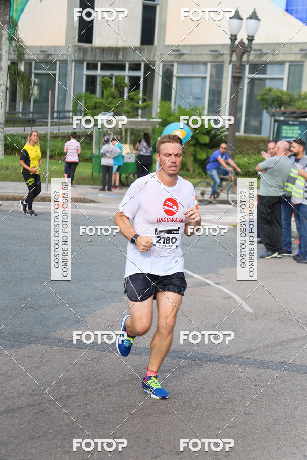 Buy your photos of the eventMeia Maratona Internacional de Curitiba 2018 on Fotop