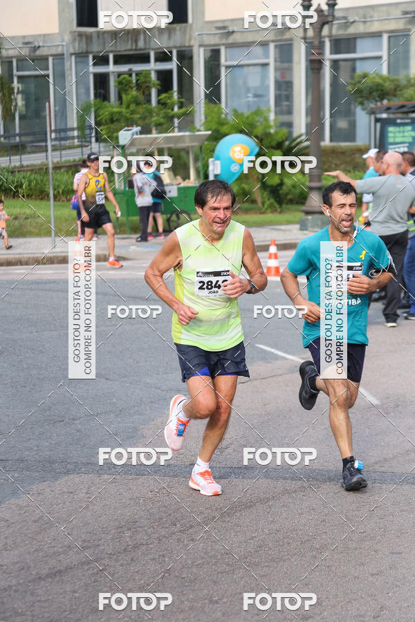 Buy your photos of the eventMeia Maratona Internacional de Curitiba 2018 on Fotop