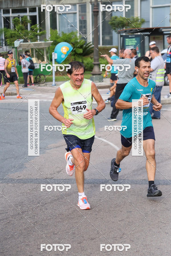 Buy your photos of the eventMeia Maratona Internacional de Curitiba 2018 on Fotop