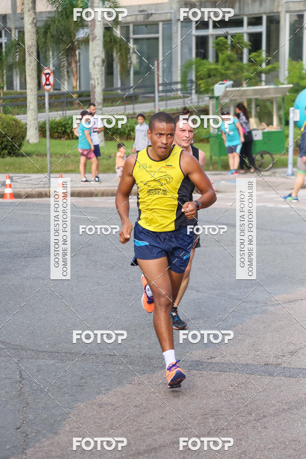 Buy your photos of the eventMeia Maratona Internacional de Curitiba 2018 on Fotop