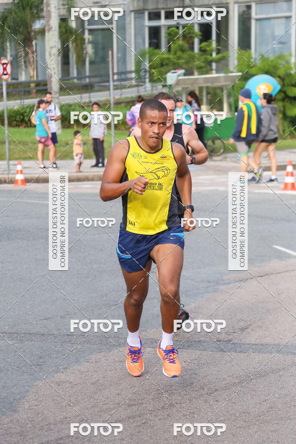 Buy your photos of the eventMeia Maratona Internacional de Curitiba 2018 on Fotop