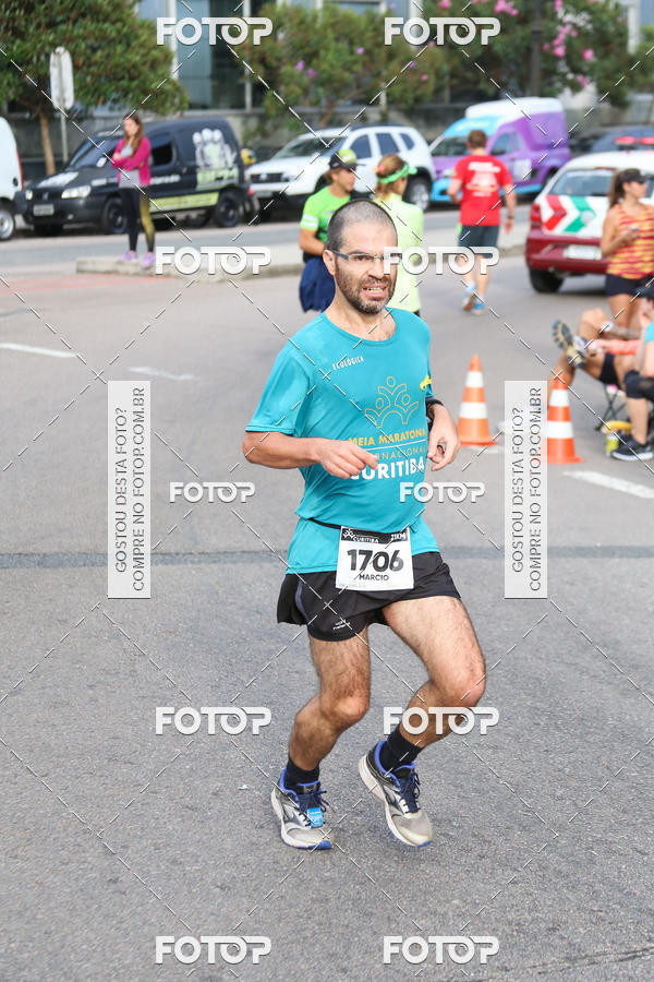 Buy your photos of the eventMeia Maratona Internacional de Curitiba 2018 on Fotop