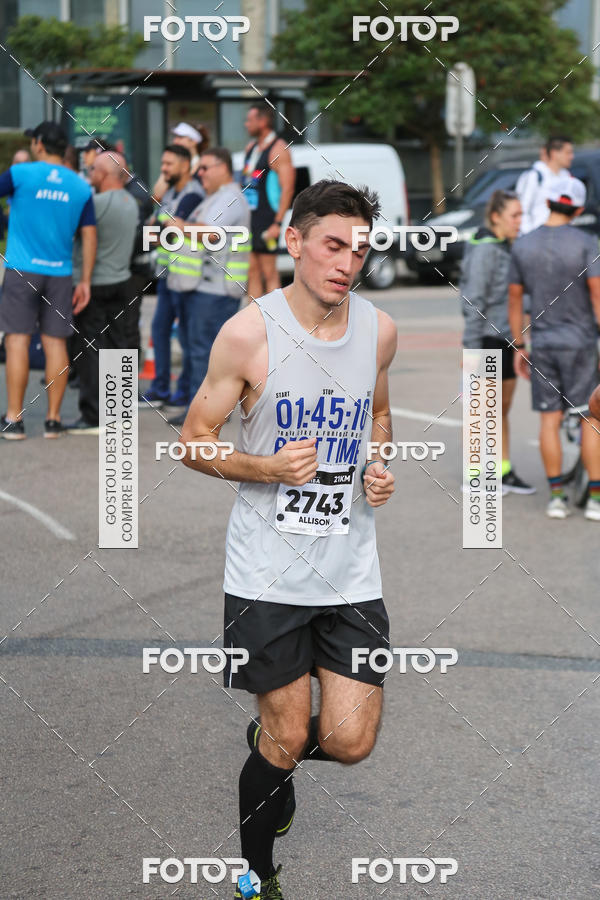 Buy your photos of the eventMeia Maratona Internacional de Curitiba 2018 on Fotop