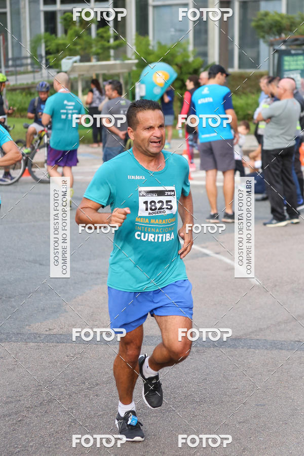 Buy your photos of the eventMeia Maratona Internacional de Curitiba 2018 on Fotop