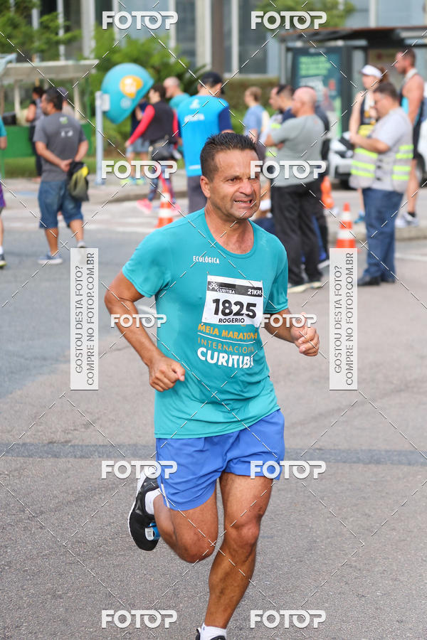 Buy your photos of the eventMeia Maratona Internacional de Curitiba 2018 on Fotop