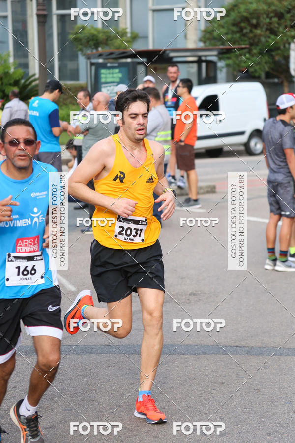 Buy your photos of the eventMeia Maratona Internacional de Curitiba 2018 on Fotop