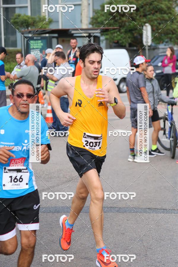 Buy your photos of the eventMeia Maratona Internacional de Curitiba 2018 on Fotop