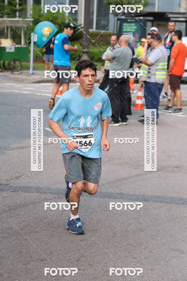 Buy your photos of the eventMeia Maratona Internacional de Curitiba 2018 on Fotop