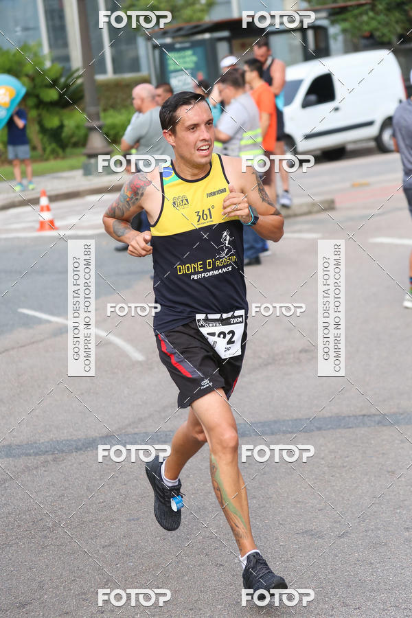 Buy your photos of the eventMeia Maratona Internacional de Curitiba 2018 on Fotop