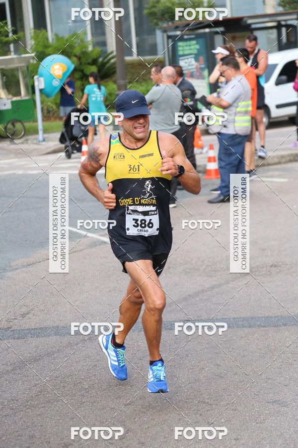Buy your photos of the eventMeia Maratona Internacional de Curitiba 2018 on Fotop