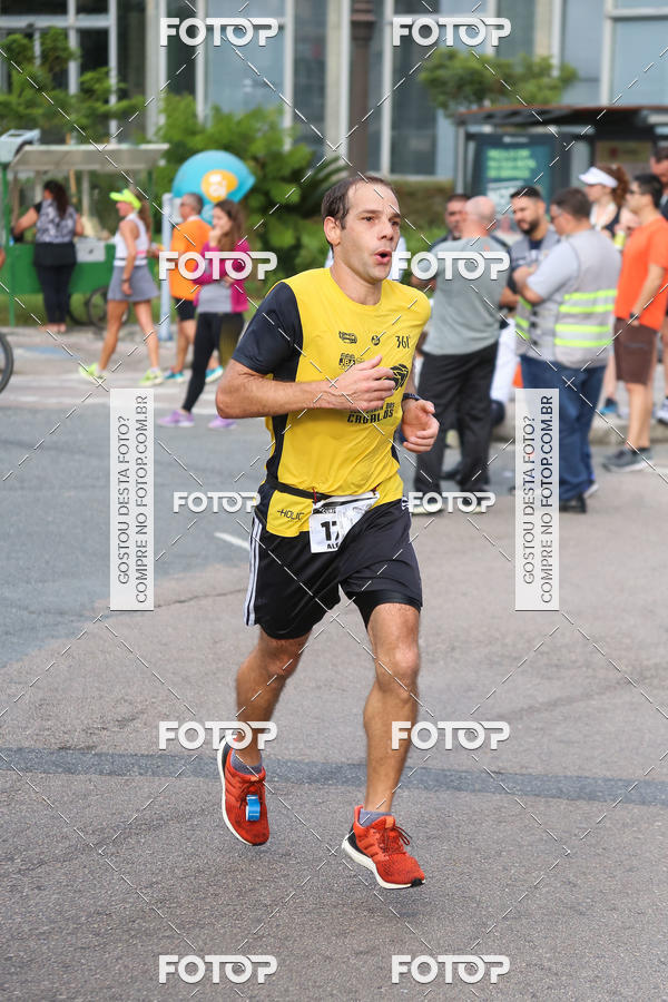 Buy your photos of the eventMeia Maratona Internacional de Curitiba 2018 on Fotop