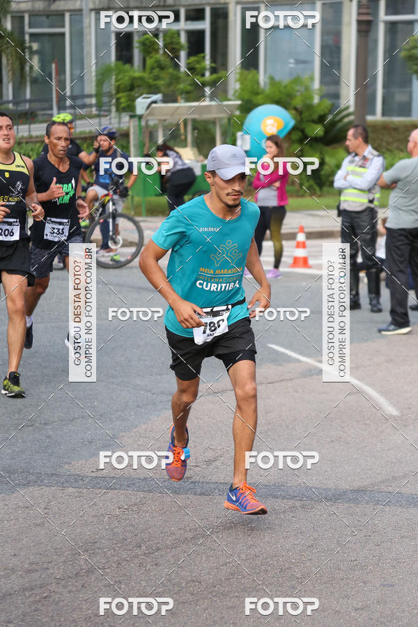 Buy your photos of the eventMeia Maratona Internacional de Curitiba 2018 on Fotop