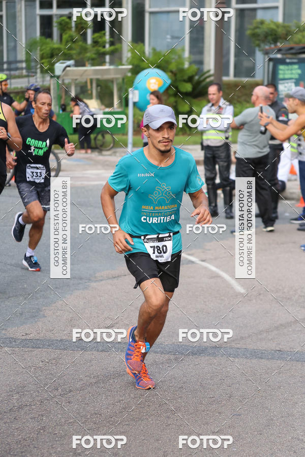 Buy your photos of the eventMeia Maratona Internacional de Curitiba 2018 on Fotop