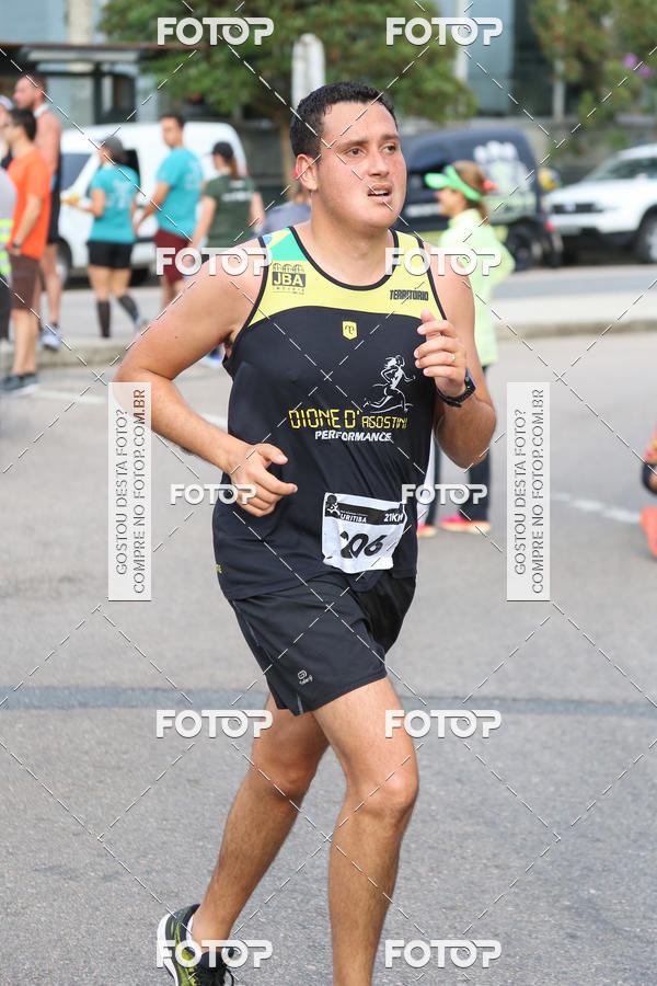 Buy your photos of the eventMeia Maratona Internacional de Curitiba 2018 on Fotop